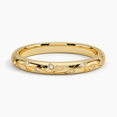 Rayonu Naya Ring top view emphasizing nature-inspired vine detailing